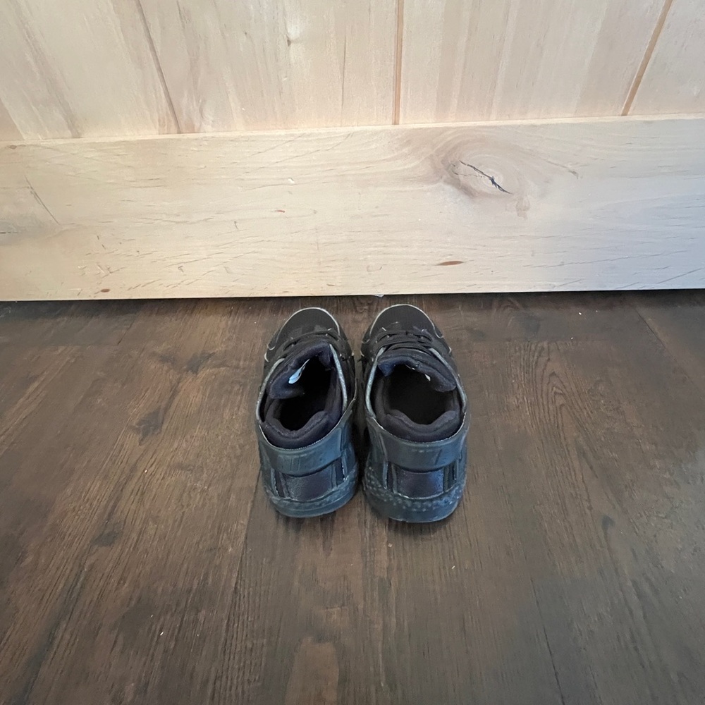 Nike Black Athletic Sneakers for toddlers - Picture 3 of 5